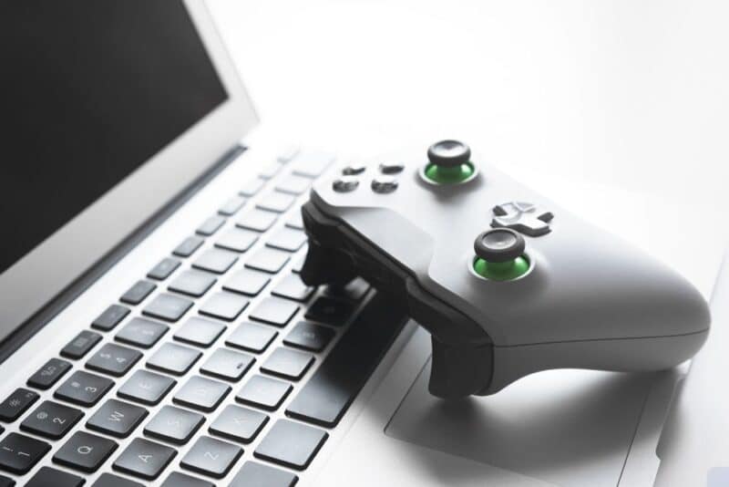 laptop 112 Notebooks gamer encendidas con gráficos exigentes en pantalla